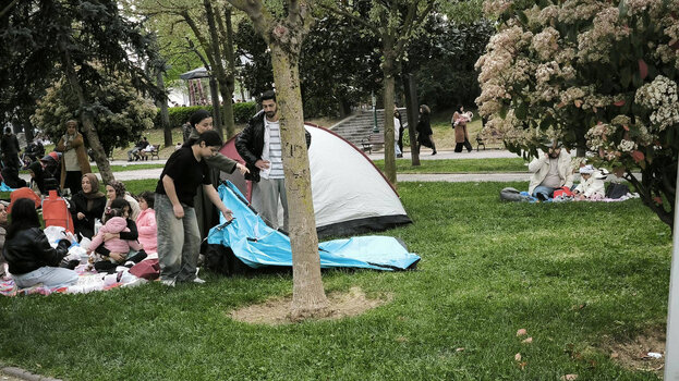 deprem-nedeniyle-gezi-parki-ndaki-kurulan-cadirlara-polis-mudahalesi.jpg deprem-nedeniyle-gezi-parki-ndaki-kurulan-cadirlara-polis-mudahalesi.jpg