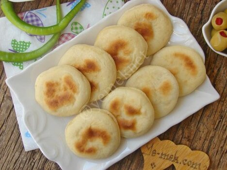 kahvaltilik-mini-bazlama-resimli-yemek-tarifi(11).jpg