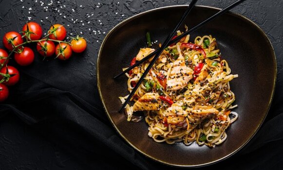 tavuklu-noodle-tarifi-780x470.jpg