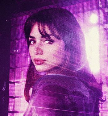 ana-de-armas-or-penelope-cruz-v0-tyhplui003hd1 (1) (1).gif