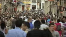 kalabalik-istiklal-caddesi.gif