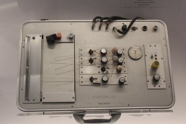 1920px-Exhibits_at_the_Israeli_Police_Heritage_Center_IMG_1790.jpeg